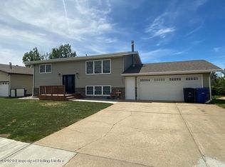 919 Elm Ave, Dickinson, ND 58601