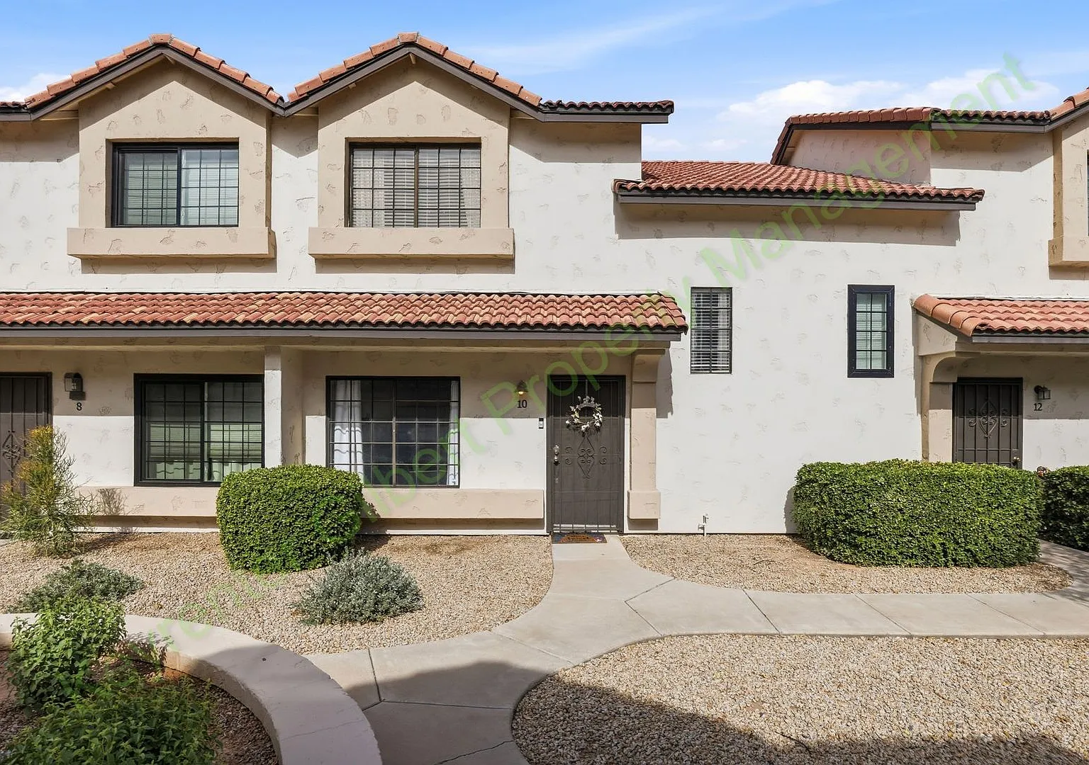 Charming Townhome Living in the Heart of Chandler Community Pool & Prime Location! — Photo 1