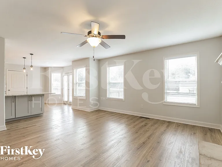 537 Cambridge Farms Dr — Photo 4