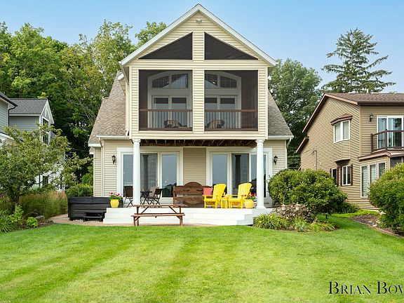 2nd image of 6884 Farrell Dr NE
