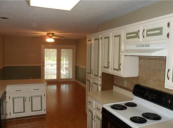5th image of 100 Hickory Way N