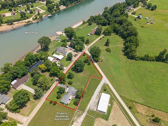2nd image of 1035 Riverview Dr