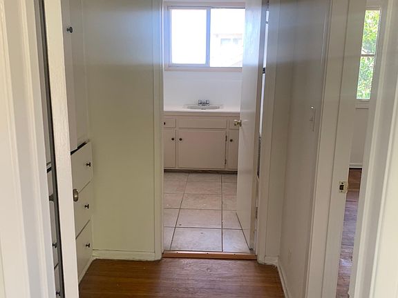3rd image of 985 11th St #B