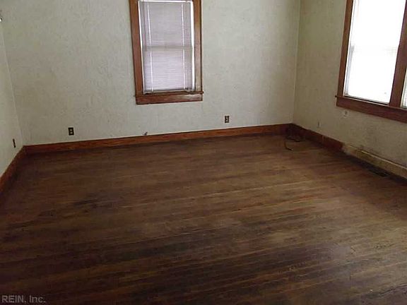 2nd image of 1542 Shelton Ave