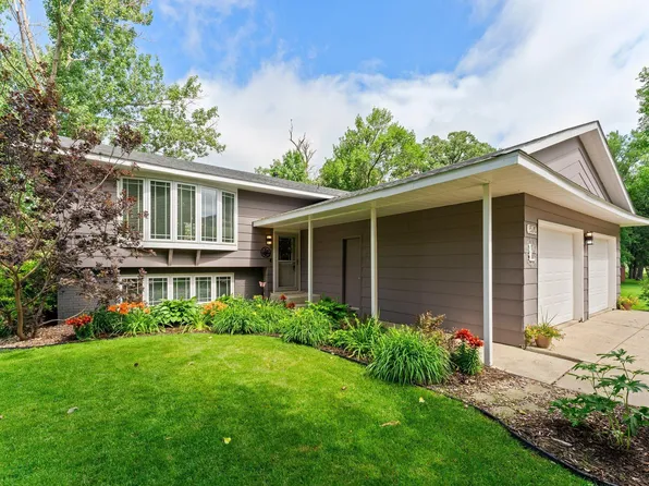 570 Roberts St SW, Hutchinson, MN 55350