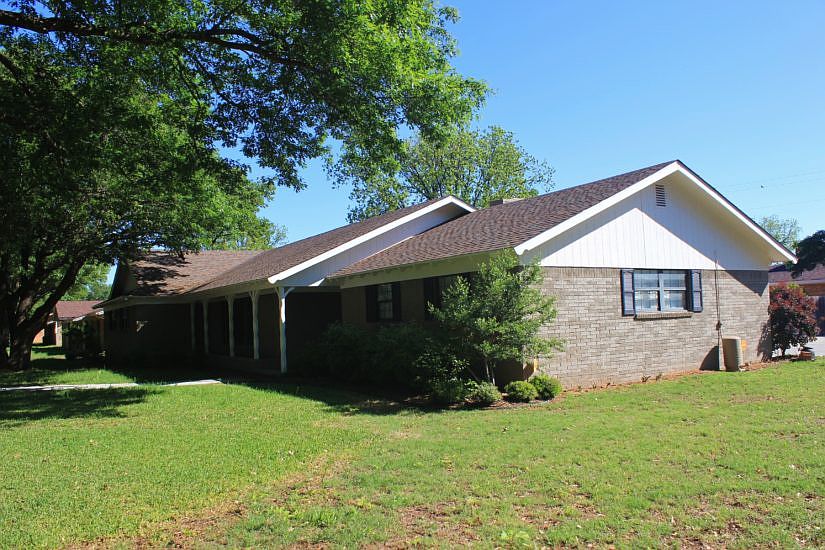 1st image of 2623 Oaklawn Dr