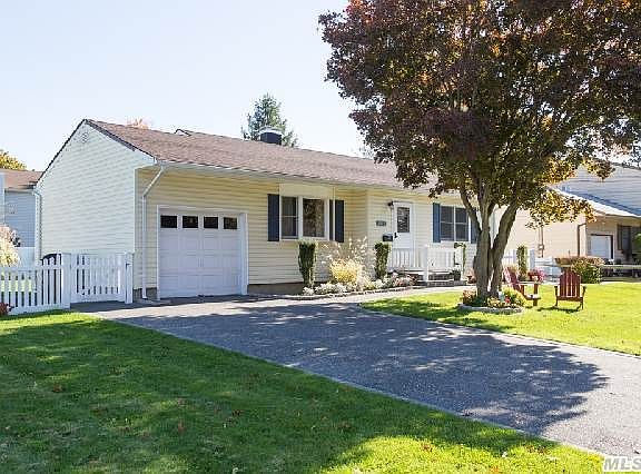 2nd image of 1015 Carll Dr