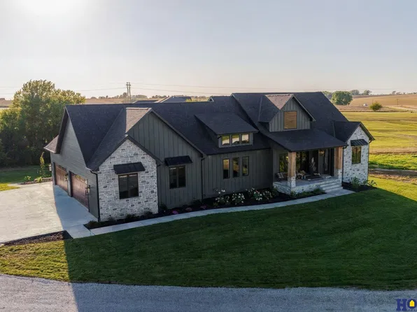 6535 Mill Rd, Lincoln, NE 68517