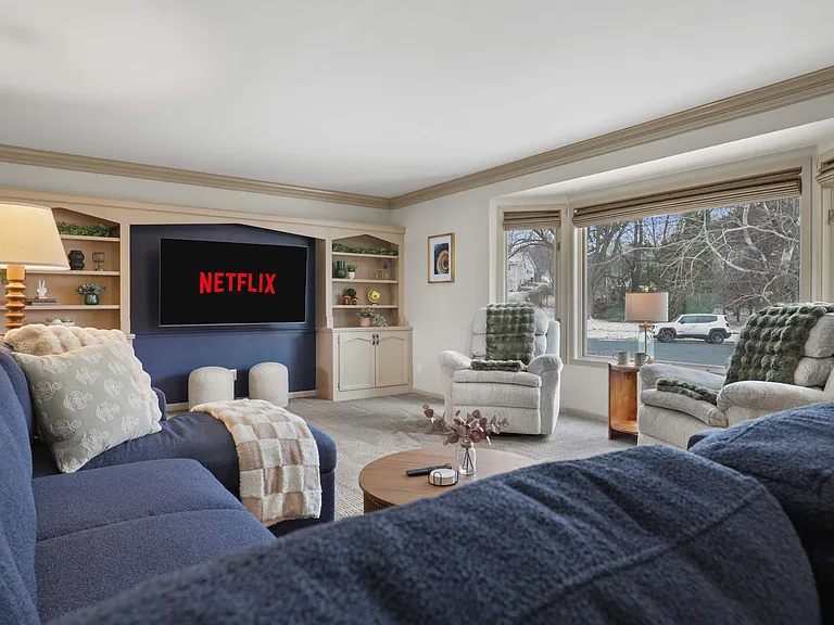 600 Woodview Dr — Photo 3