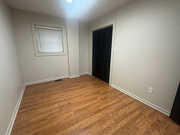 4th image of 301 Thorn St #88