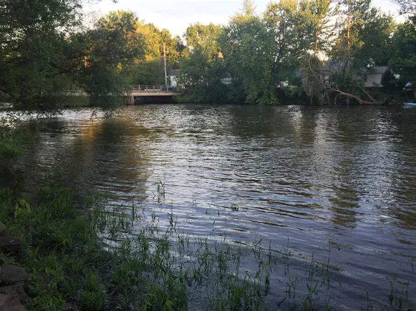 108 River Dr, Three Rivers, MI 49093