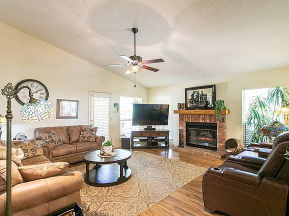2nd image of 1403 Degrasse Dr