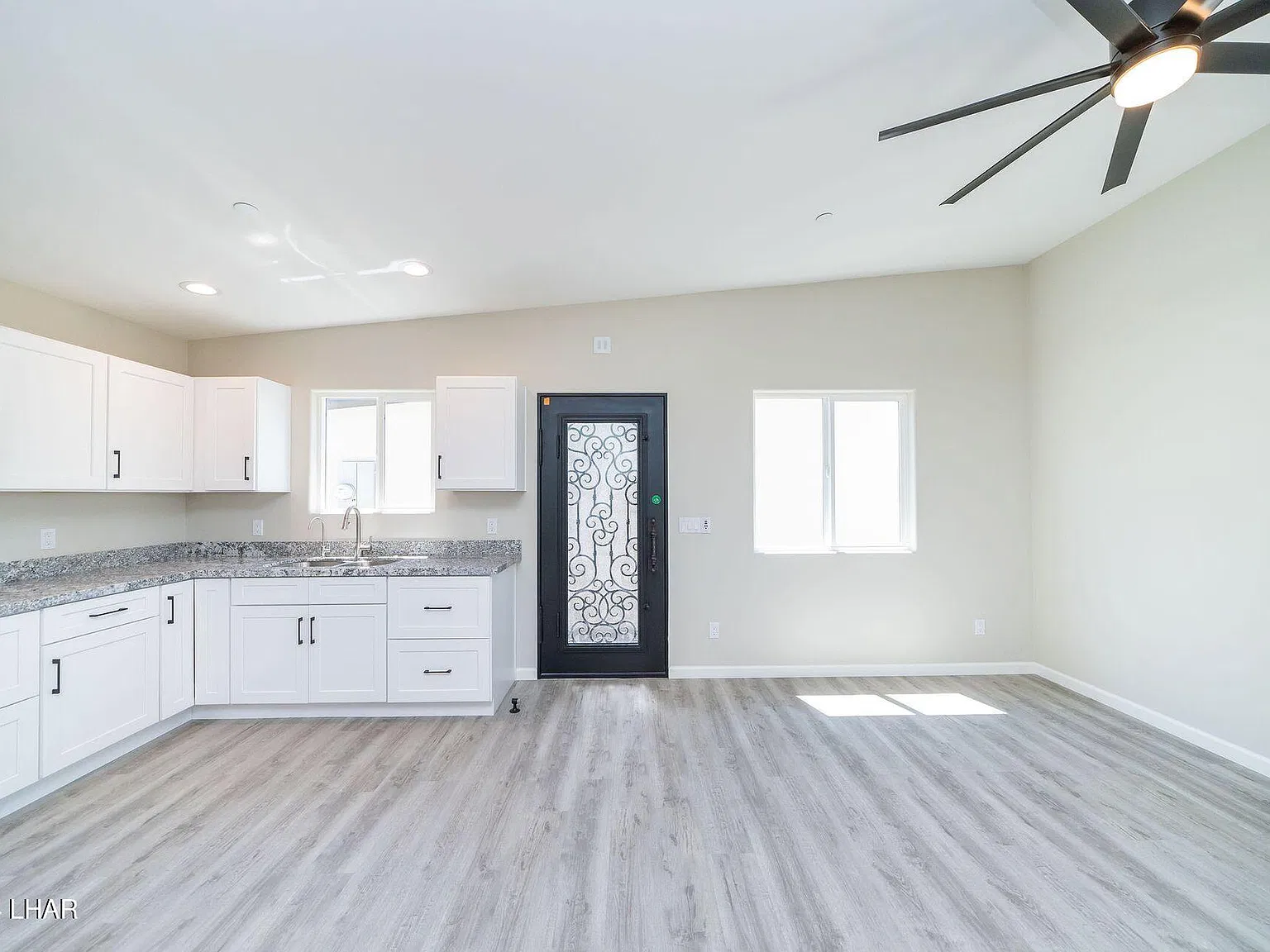 Studio, 1.0 bath, 401 sqft, $995 — Photo 2