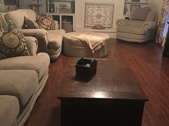 2nd image of 900 Meadowbrook Dr