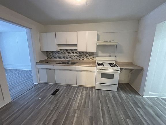 2nd image of 311 W Roosevelt St #313