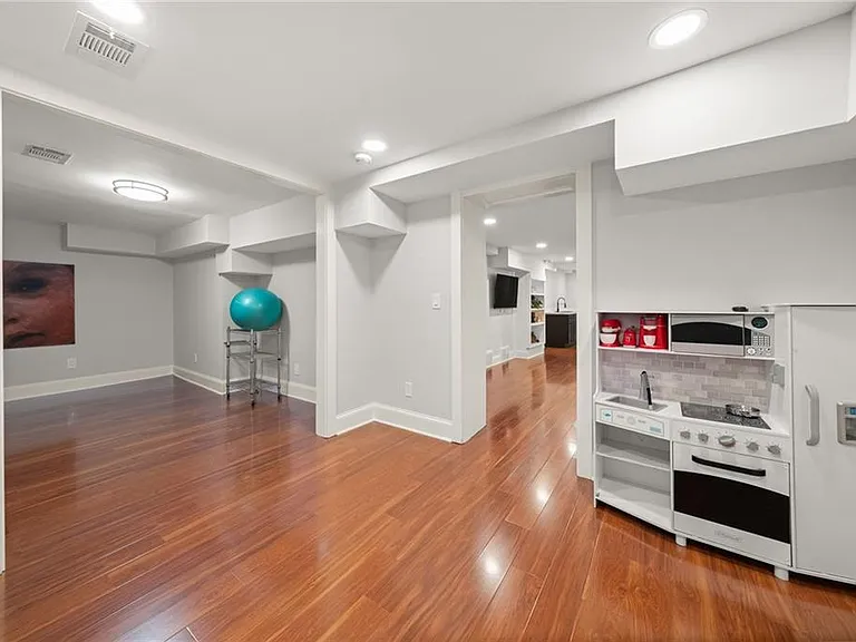 1785 Meadowdale Ave NE — Photo 36