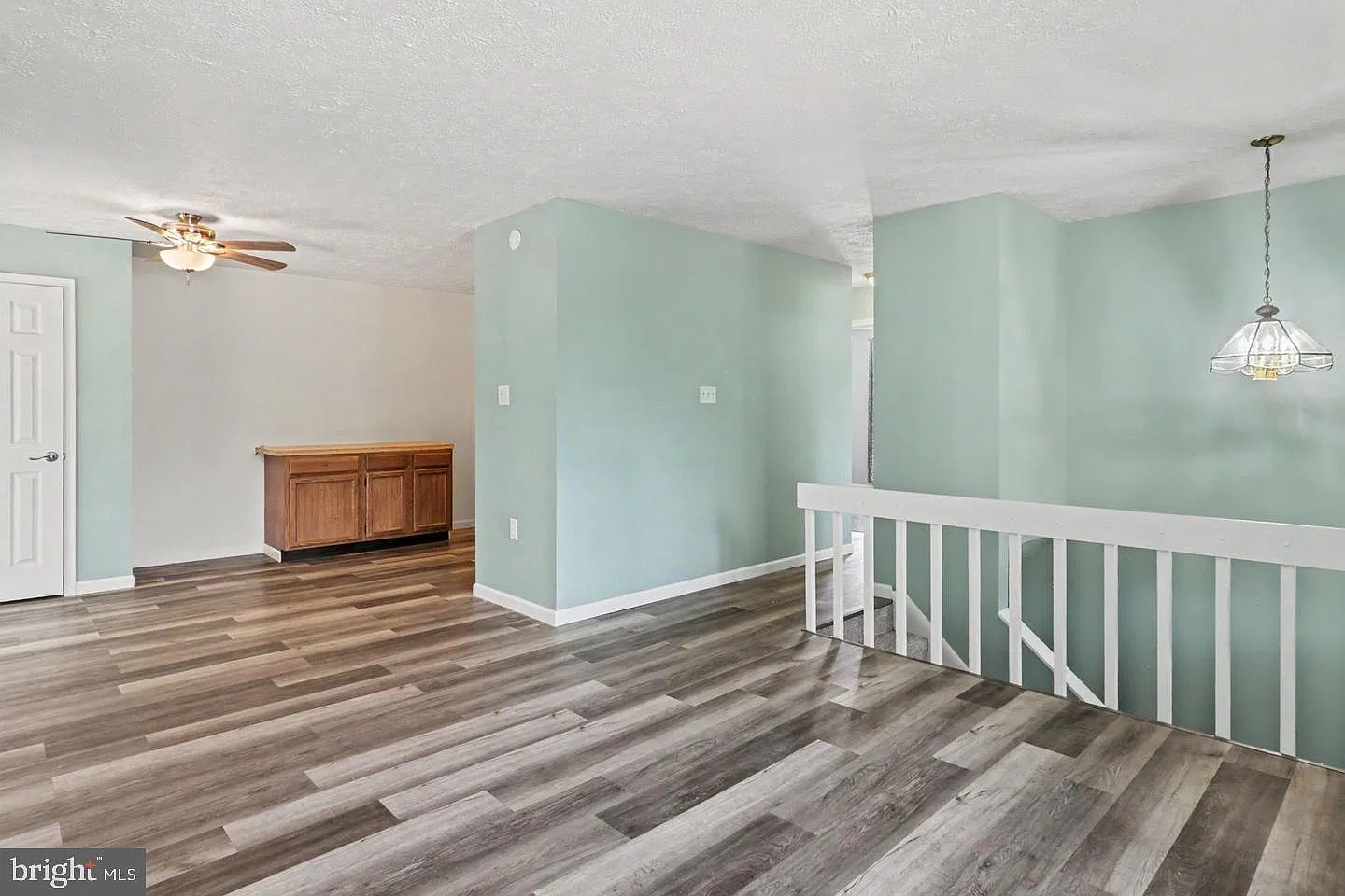 3 bed, 2.0 bath, 1768 sqft, $2,100 — Photo 2