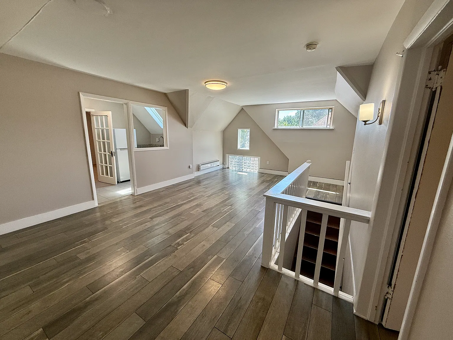 2 bed, 900 sqft, $1,800 — Photo 2