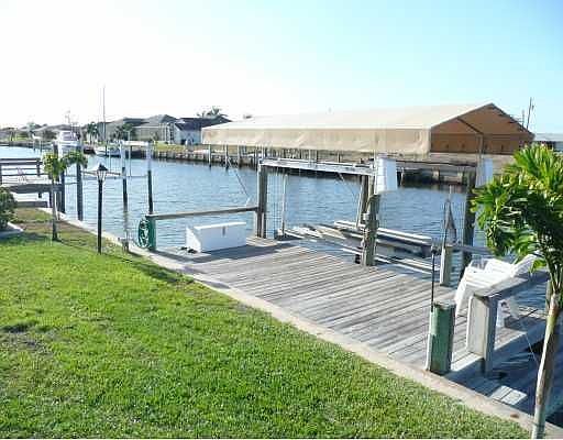 Dock with water and electric