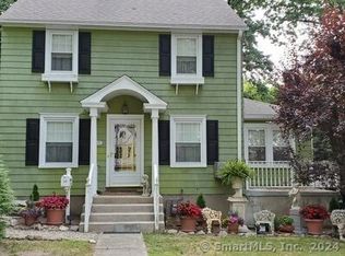 19 Woodledge Rd, Stamford, CT 06907