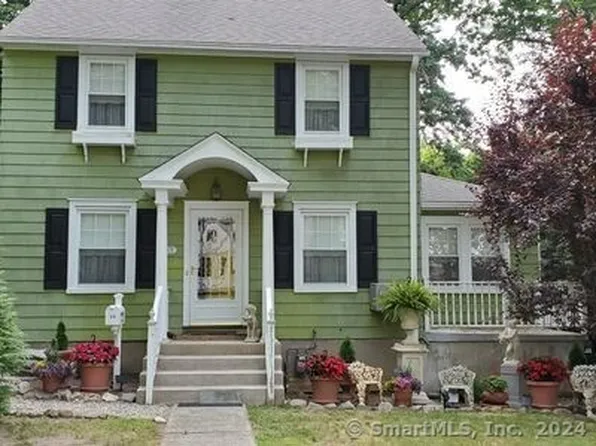 19 Woodledge Road, Stamford, CT 06907
