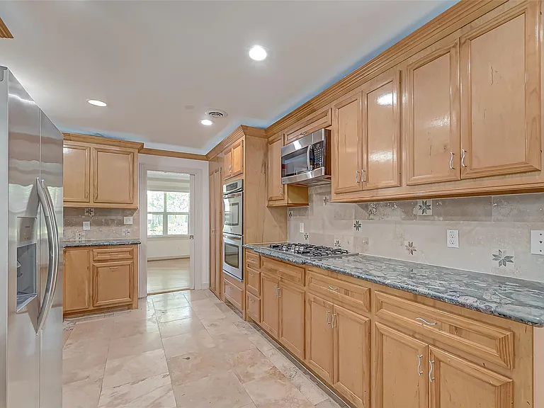 5611 Briarbend Dr — Photo 22