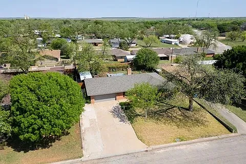 4 bed, 1788 sqft, $2,600 — Photo 2