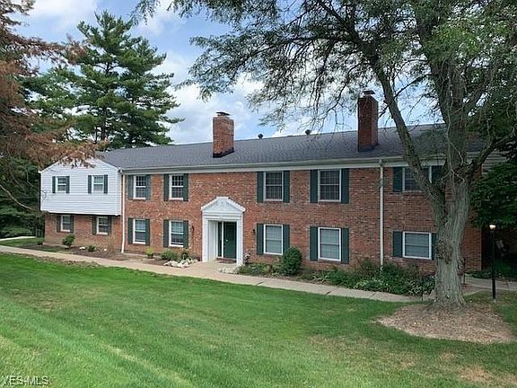 3rd image of 7045 Carriage Hill Dr