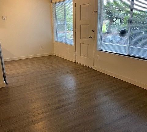 2nd image of 550 Bellevue Way SE APT 2