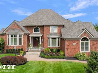 2598 Invitational Dr, Oakland, MI 48363