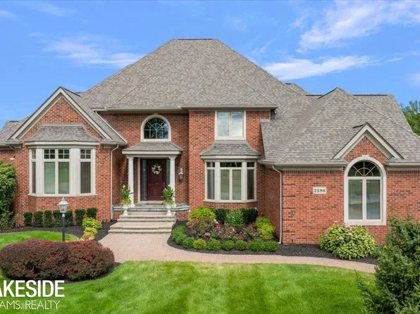 2598 Invitational Dr, Oakland, MI 48363