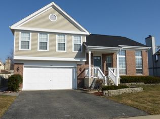 355 Meadow Lakes Blvd, Aurora, IL