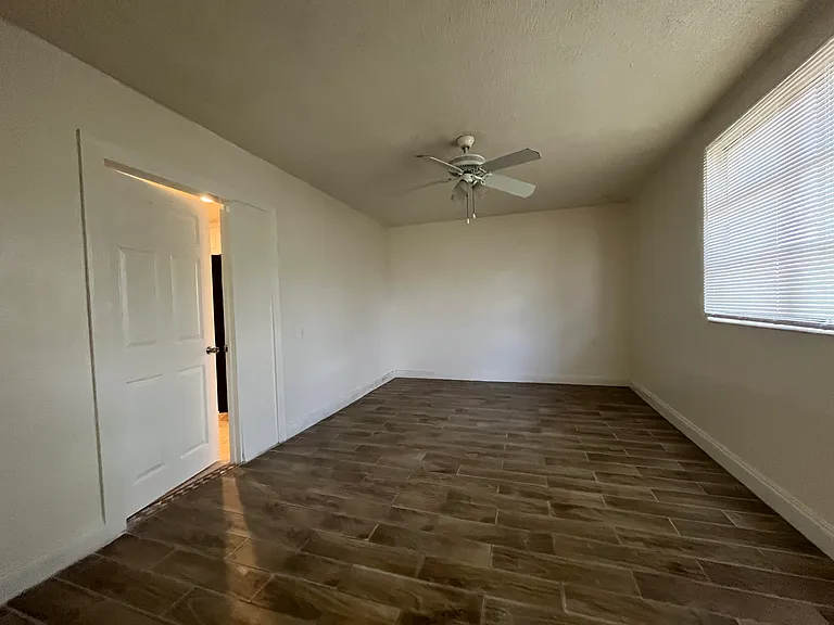 257 Whittier Ave — Photo 29