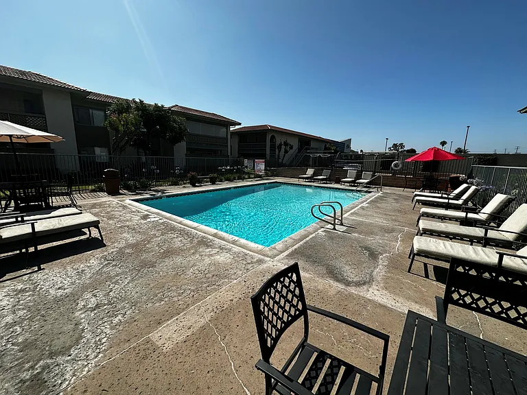 Las Mariposas Apartments — Photo 8
