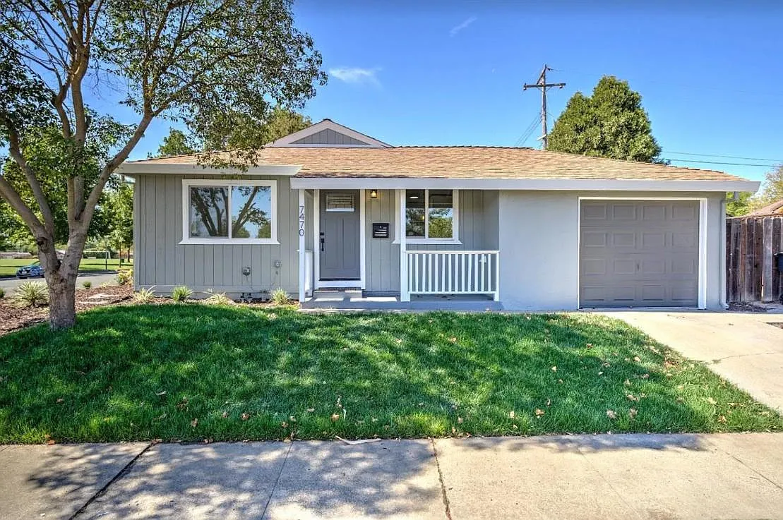 7470 Peacock Way photo 1