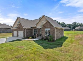 215 Dogwood Dr, Rogersville, AL 35652