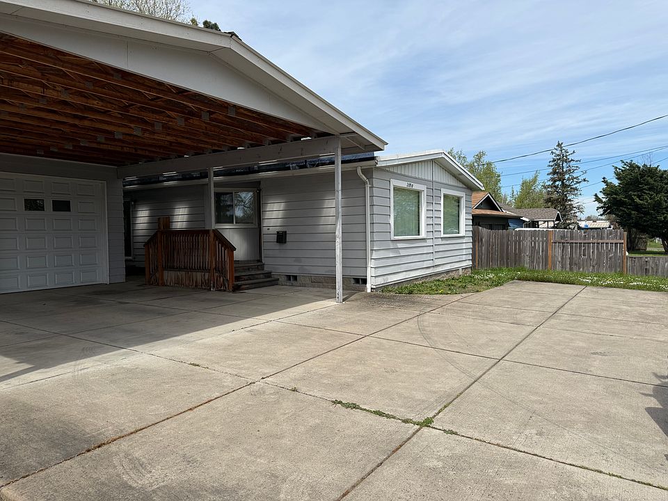 2nd image of 2090 Chambers St