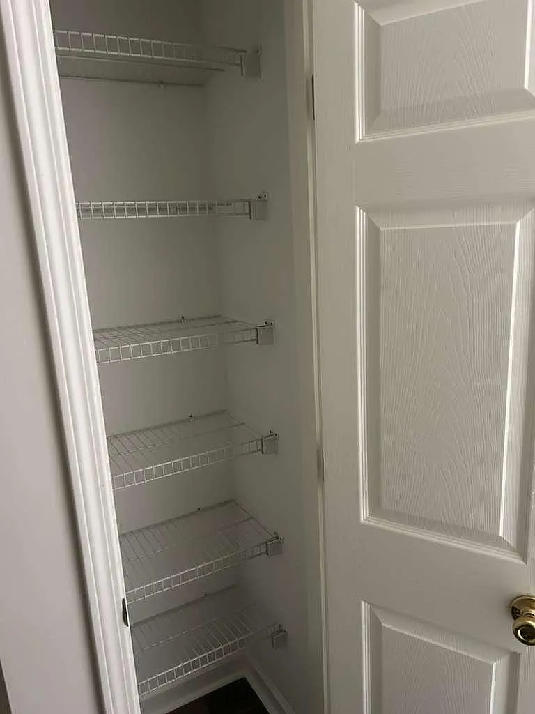 5 bed, 3268 sqft, $2,500 — Photo 2
