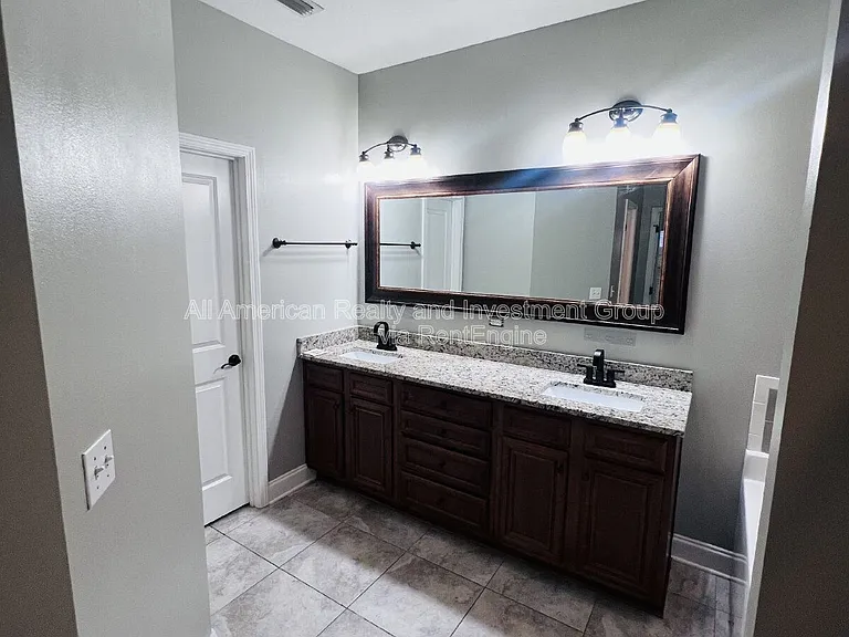598 Emerald Ln — Photo 12