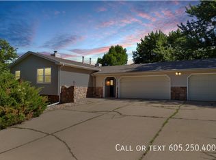 202 E Lotta St, Sioux Falls, SD 57105