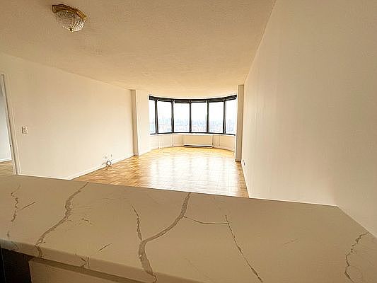 4th image of 330 E 38th St APT 44C