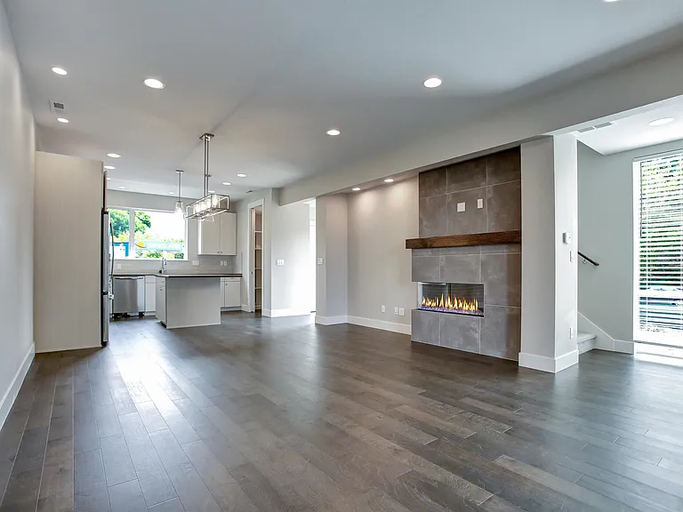 5719 SE 18th Ave — Photo 3