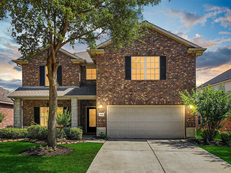 1st image of 21922 Field Green Dr