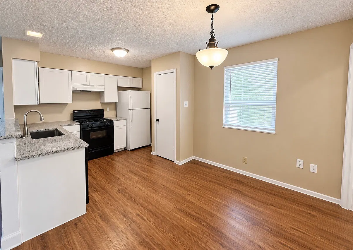 2 bed, 748 sqft, $1,235 — Photo 2