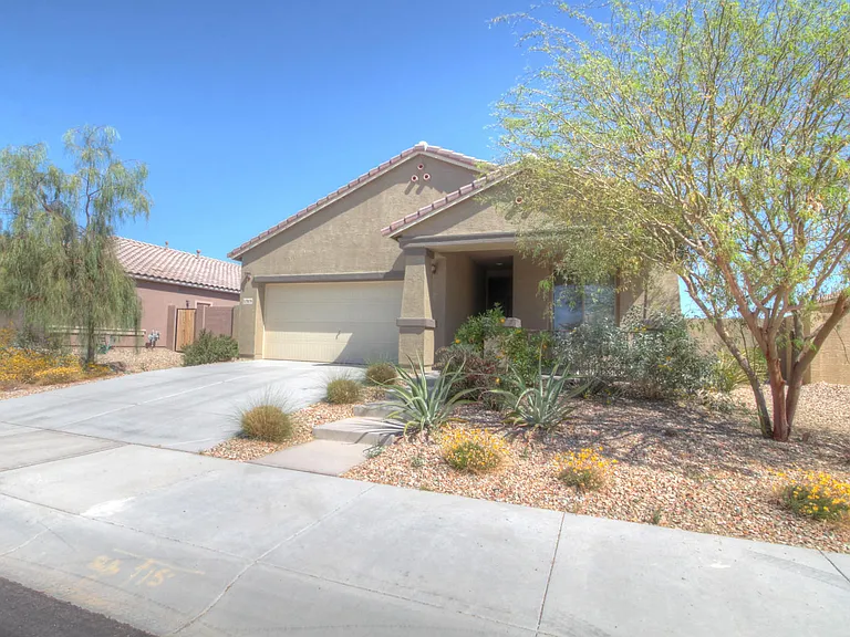 17878 W Desert Wind Dr — Photo 2