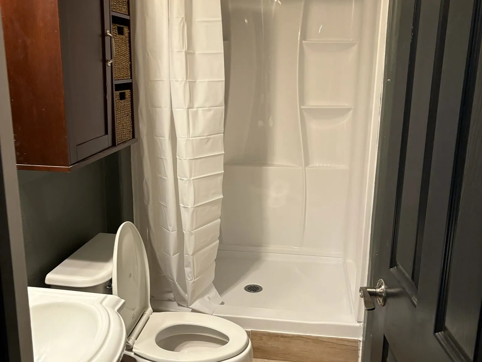 8 bed, 4800 sqft, $1,199 — Photo 1