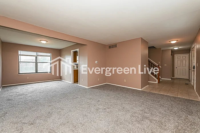 4 bed, 2.5 bath, 2268 sqft, $2,195 — Photo 3