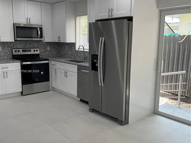 6820 SW 13th Ter — Photo 5