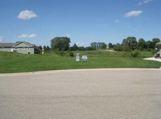 1502 Stoneridge Ct, Watertown, WI 53098