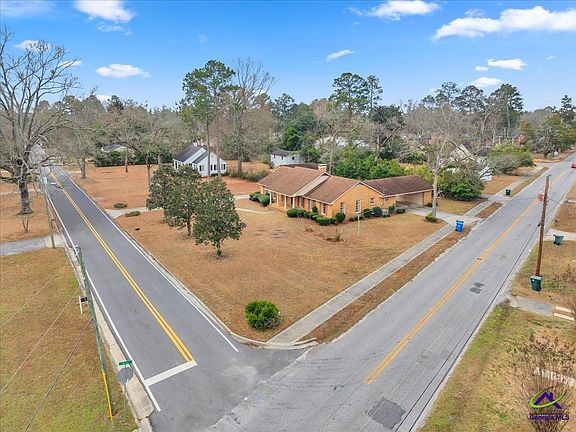 3rd image of 308 Rosewood Dr